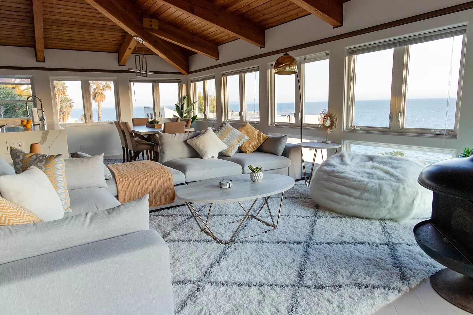 Living room with ocean view, previous Amiam residence